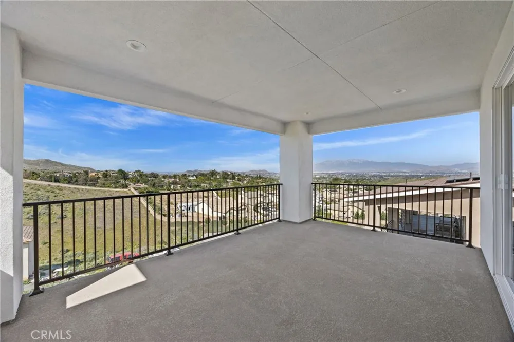 16765 La Bella Villa Riverside, CA 92503