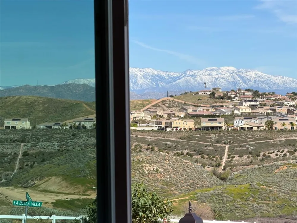 16765 La Bella Villa Riverside, CA 92503