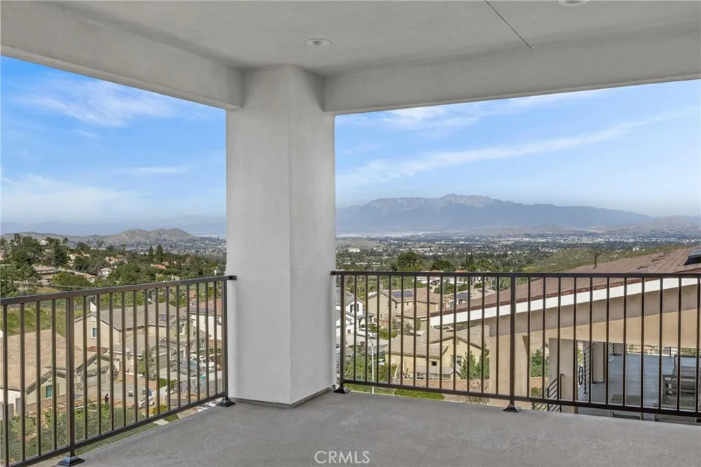 16765 La Bella Villa Riverside, CA 92503