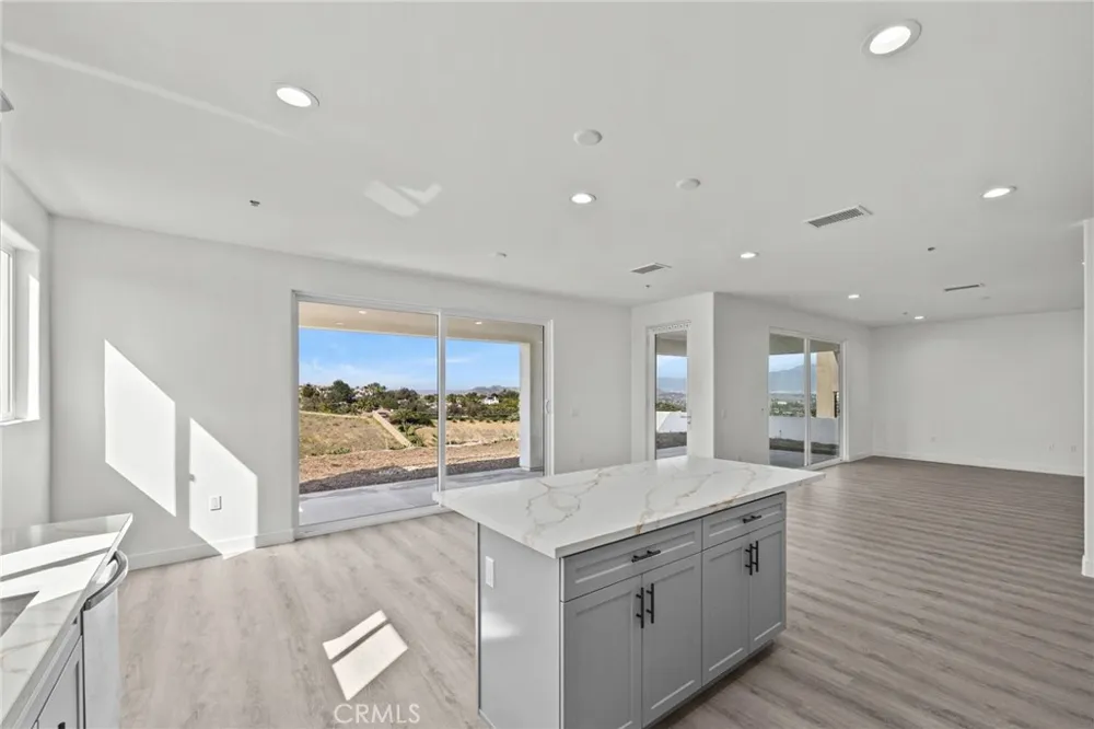 16765 La Bella Villa Riverside, CA 92503