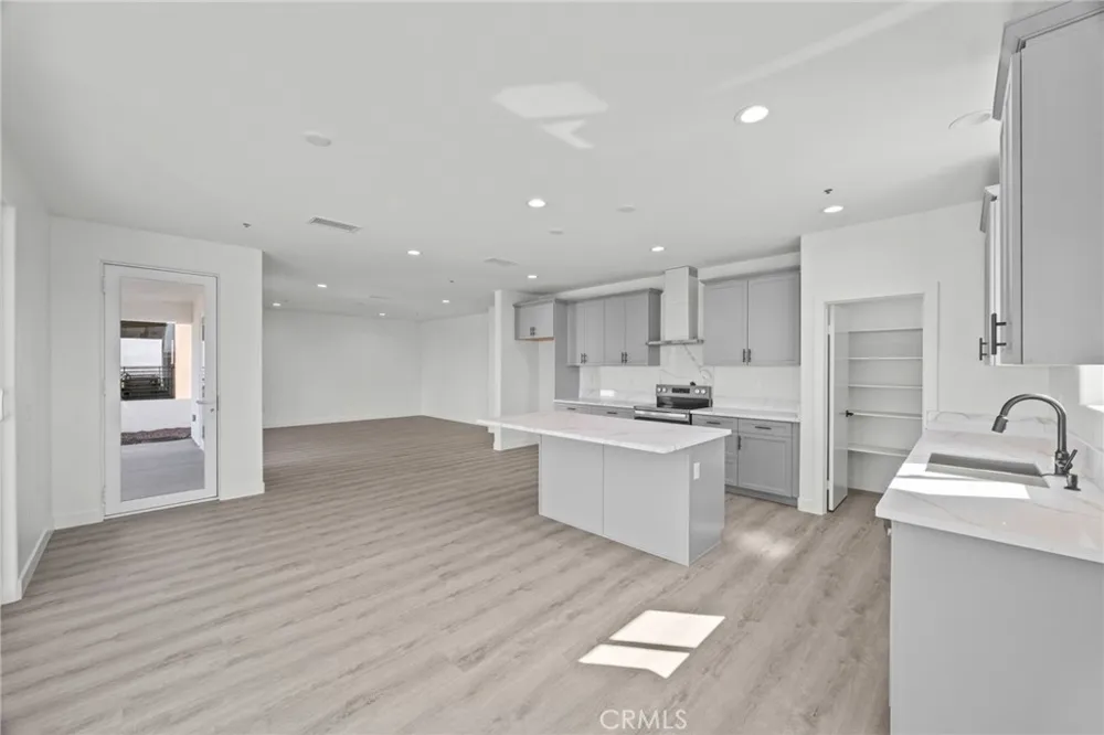 16765 La Bella Villa Riverside, CA 92503