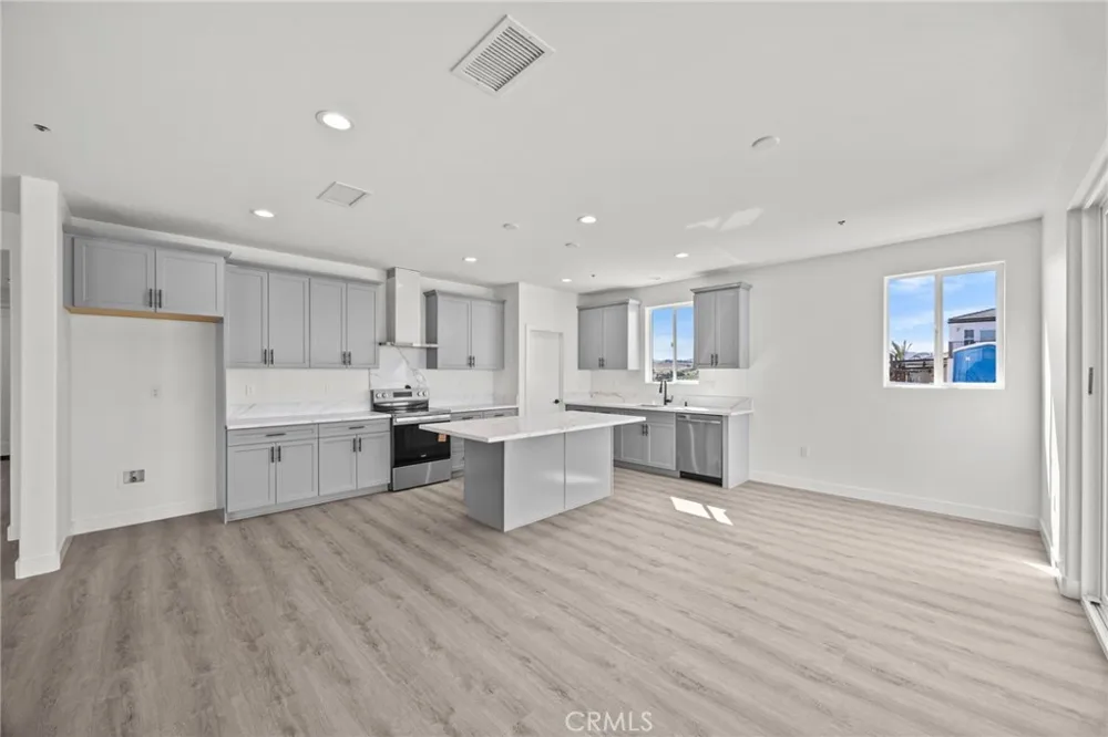 16765 La Bella Villa Riverside, CA 92503