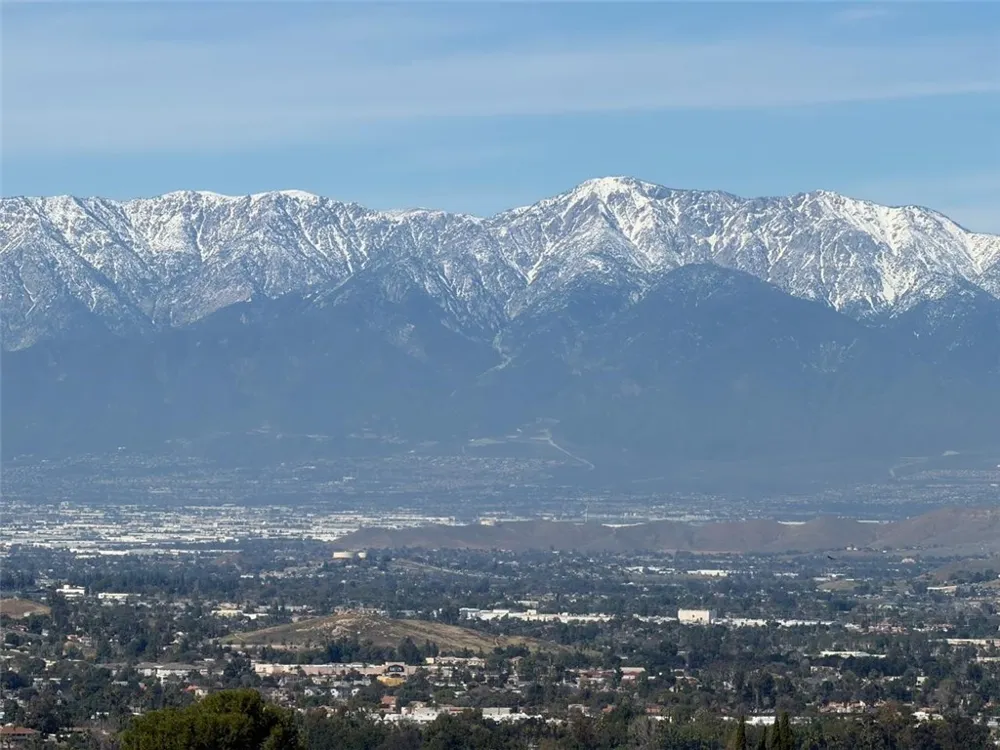 16765 La Bella Villa Riverside, CA 92503