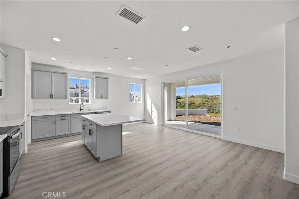 16765 La Bella Villa Riverside, CA 92503
