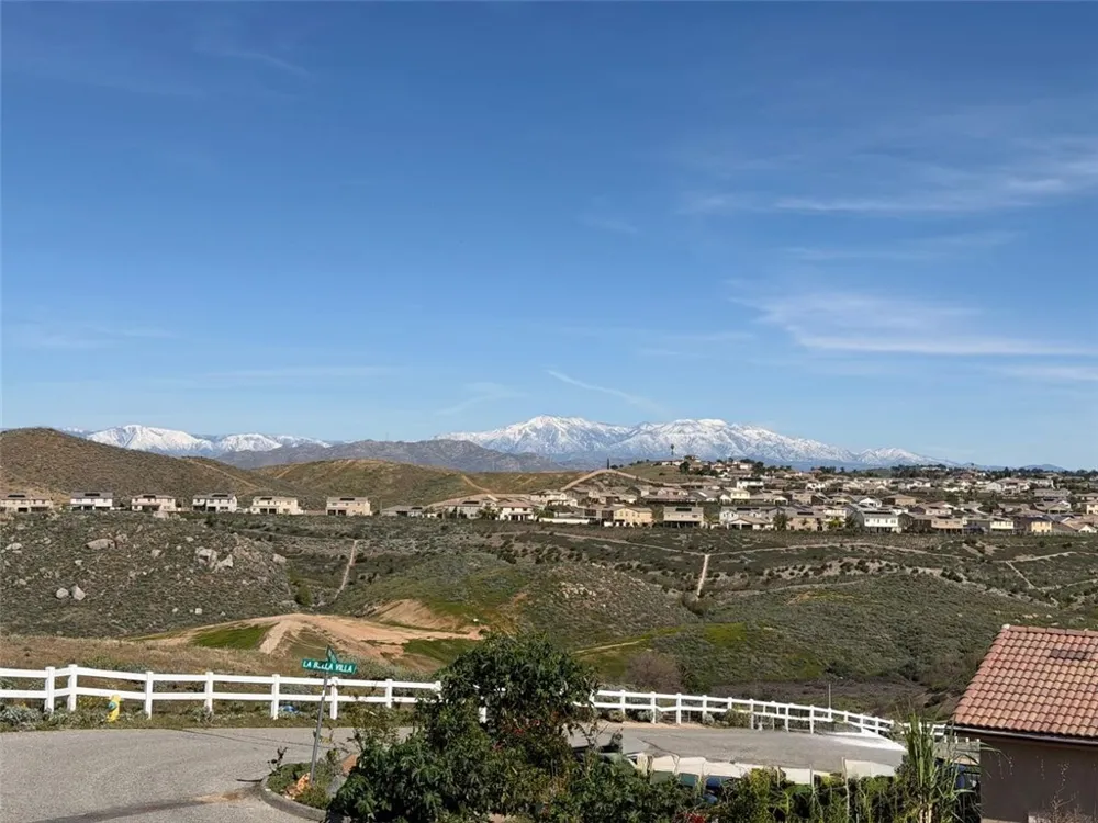 16765 La Bella Villa Riverside, CA 92503