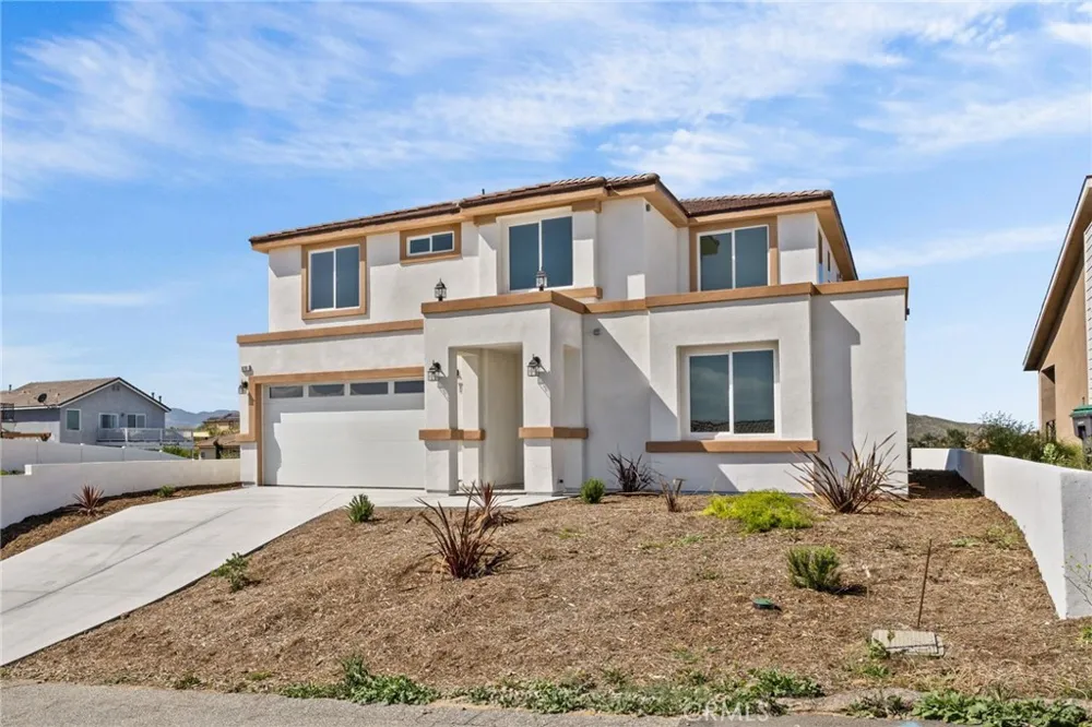 16765 La Bella Villa Riverside, CA 92503