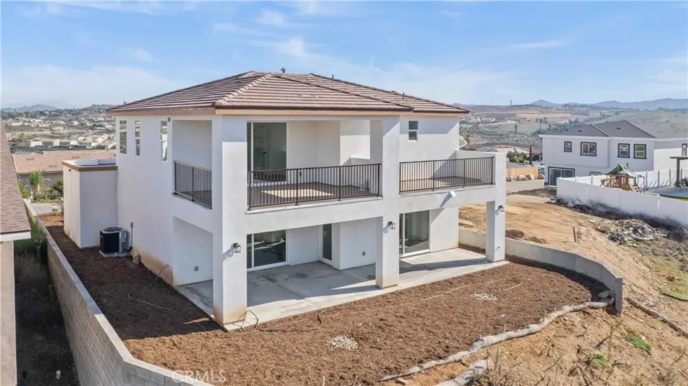 16765 La Bella Villa Riverside, CA 92503