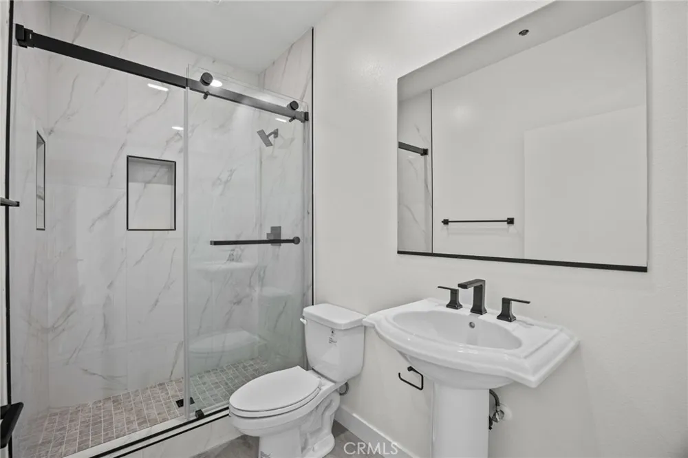 16765 La Bella Villa Riverside, CA 92503