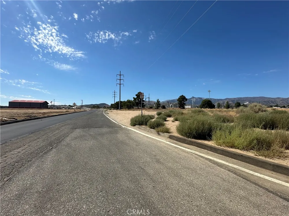 9428 JOHNSON RD Phelan, CA 92371