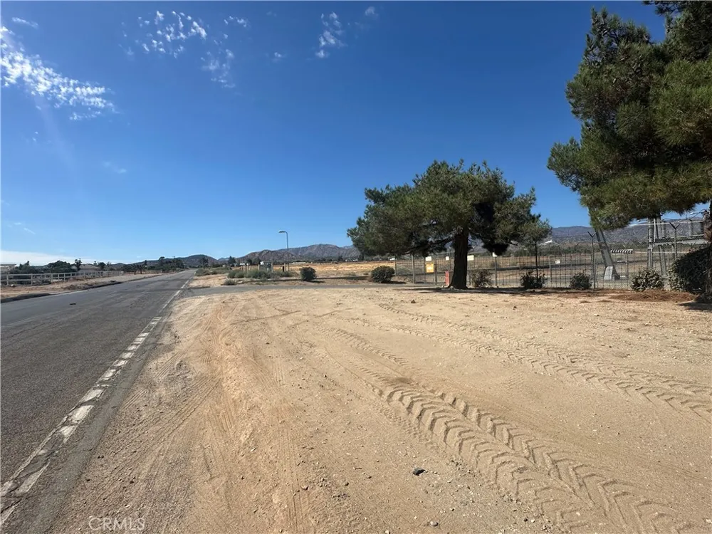 9428 JOHNSON RD Phelan, CA 92371