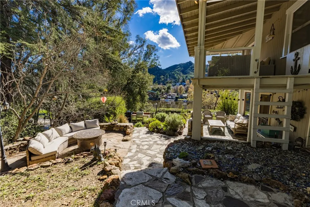 2305 Sugarloaf Agoura, CA 91301