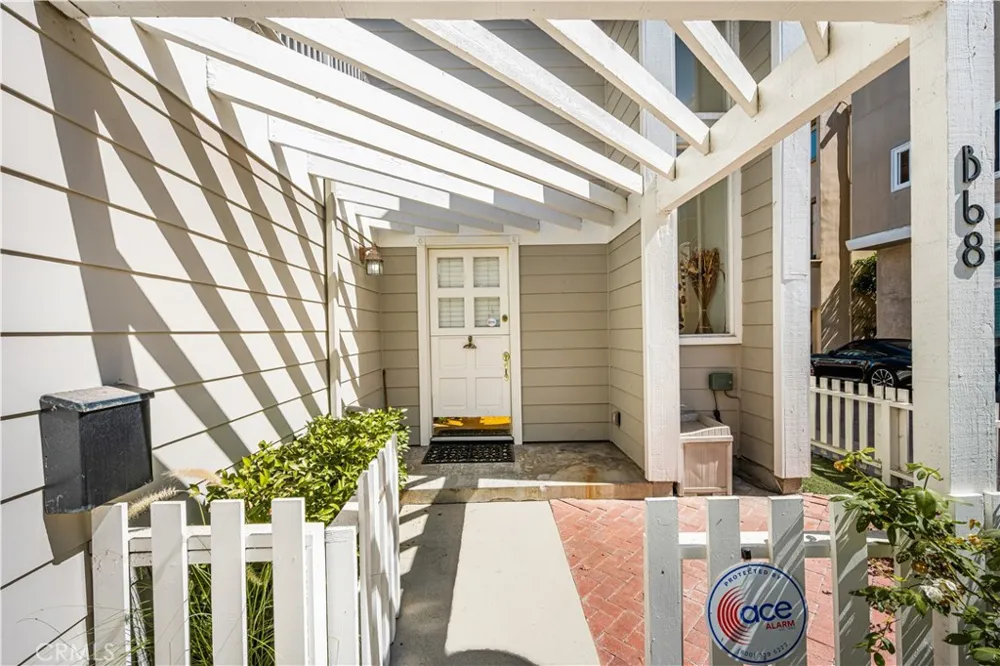 68 Surfside Avenue Surfside, CA 90740