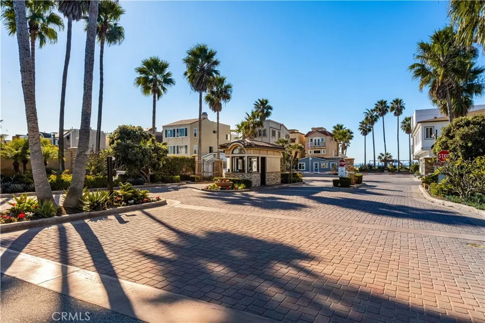 68 Surfside Avenue Surfside, CA 90740