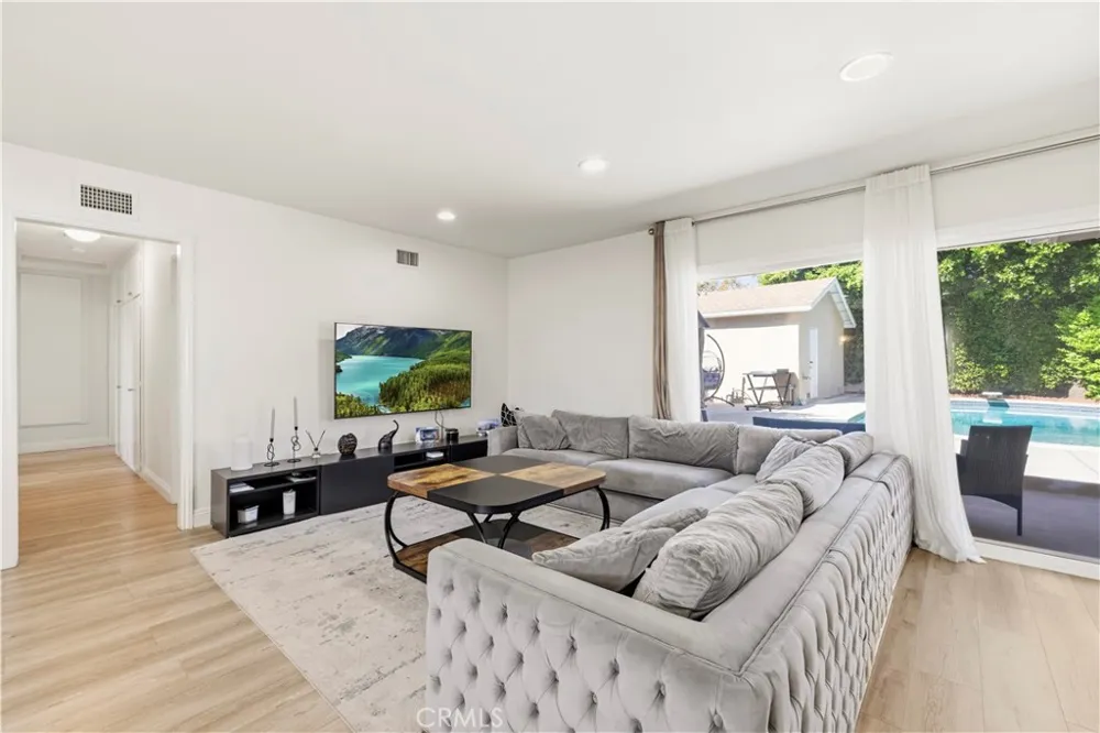 11201 Petit Avenue Los Angeles, CA 91344