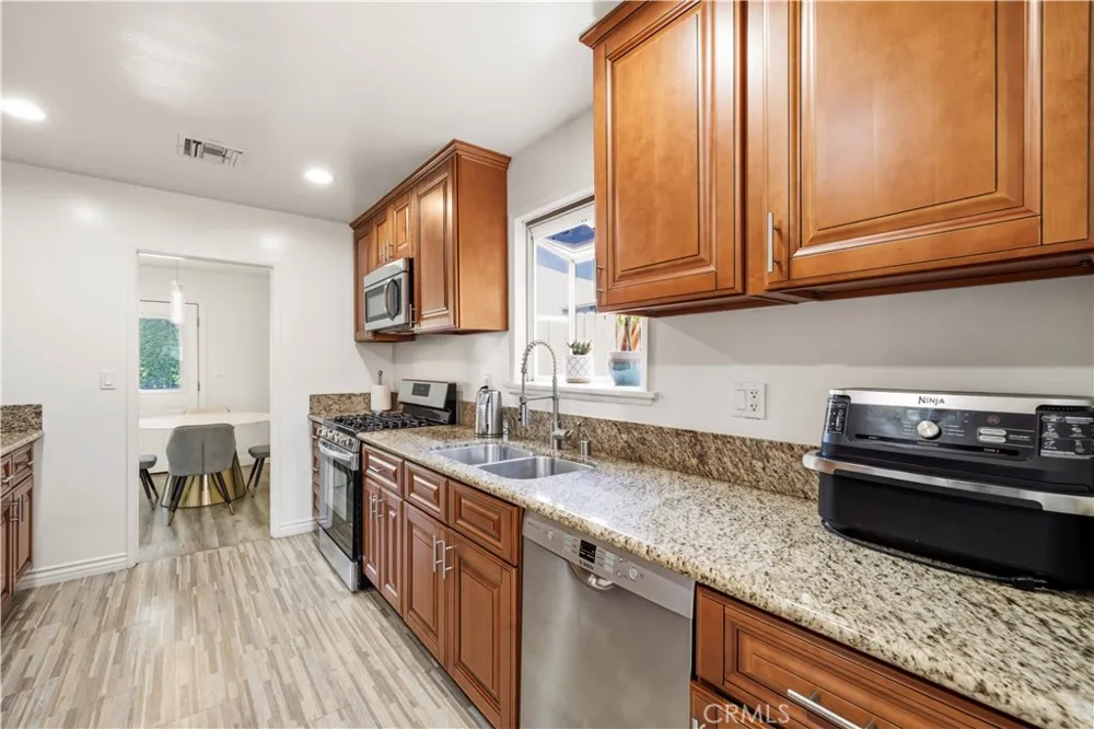 11201 Petit Avenue Los Angeles, CA 91344