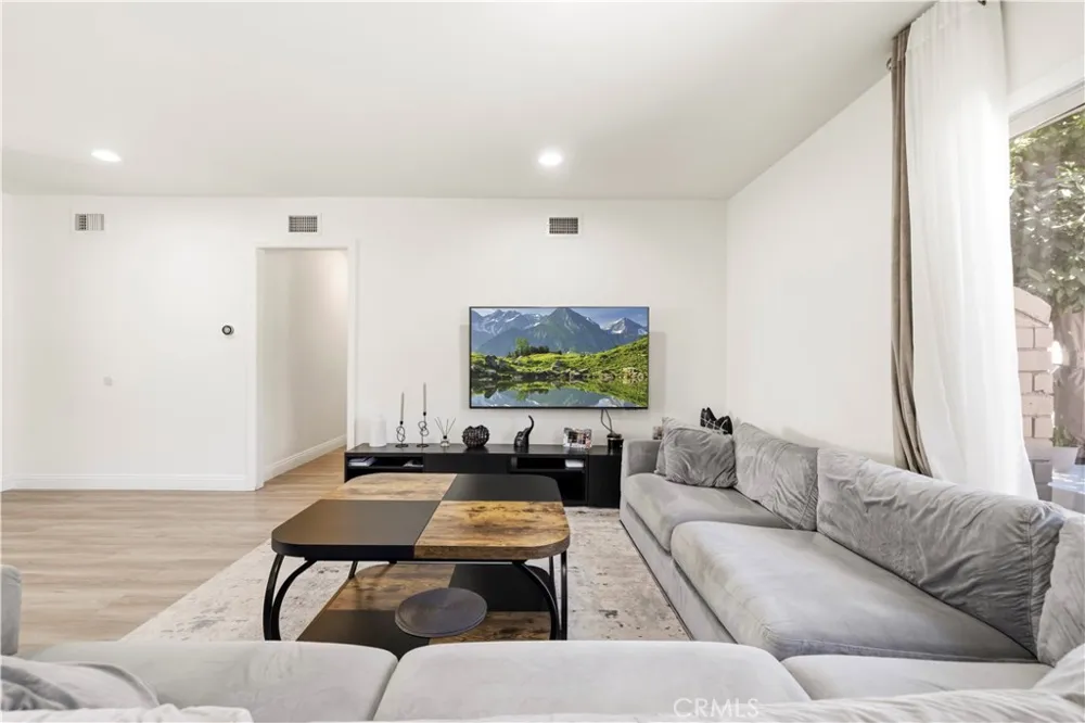 11201 Petit Avenue Los Angeles, CA 91344