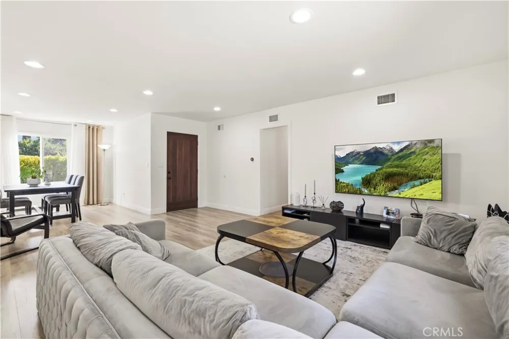 11201 Petit Avenue Los Angeles, CA 91344