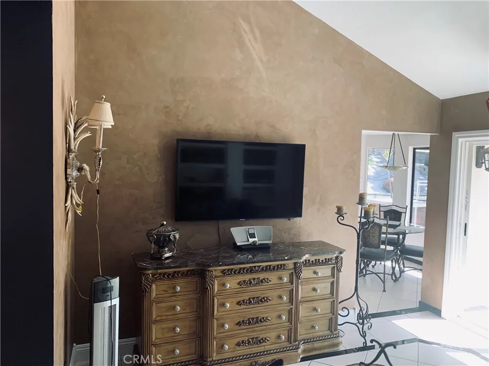 21942 Midcrest Lake Forest, CA 92630