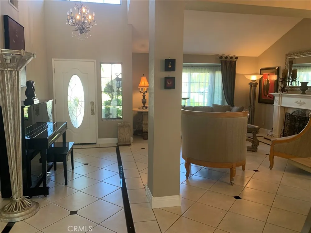 21942 Midcrest Lake Forest, CA 92630