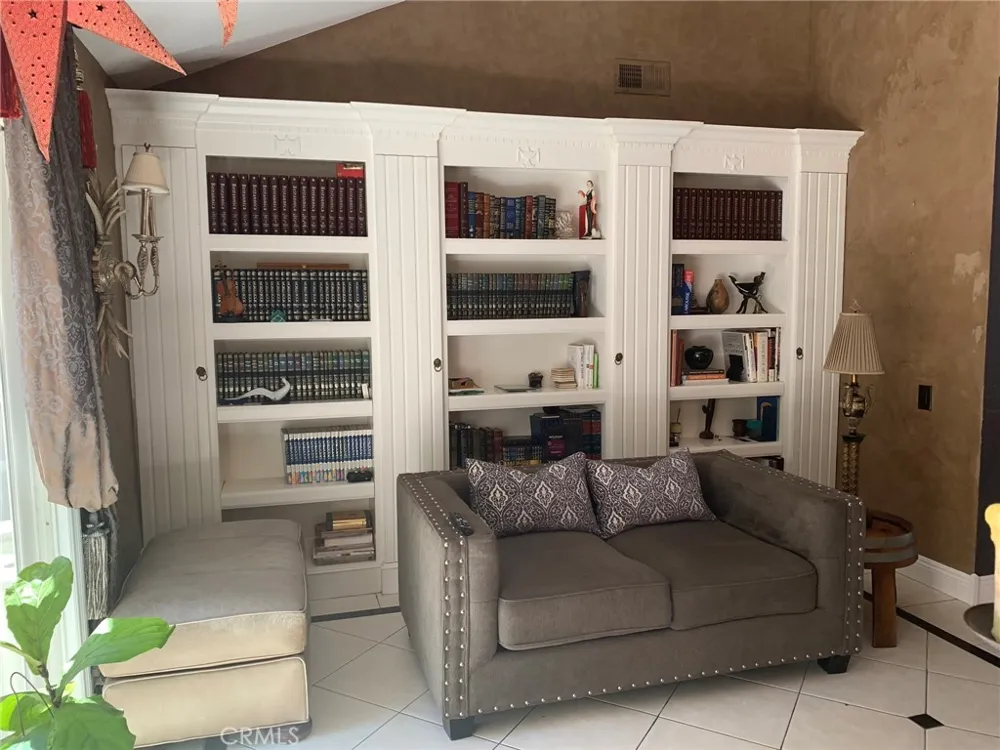 21942 Midcrest Lake Forest, CA 92630