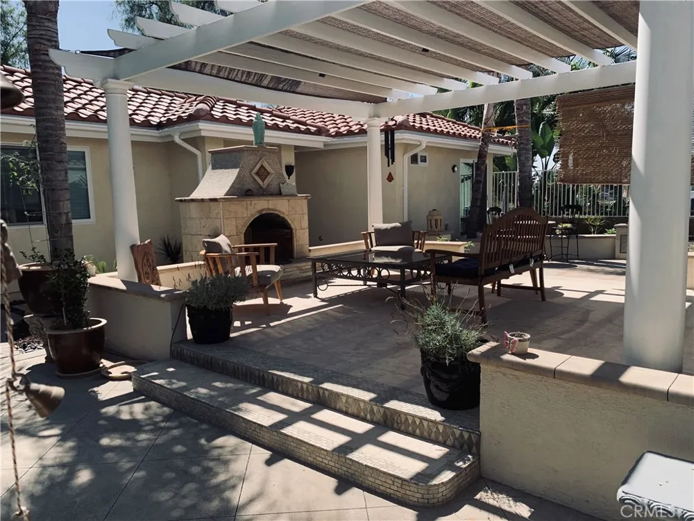 21942 Midcrest Lake Forest, CA 92630