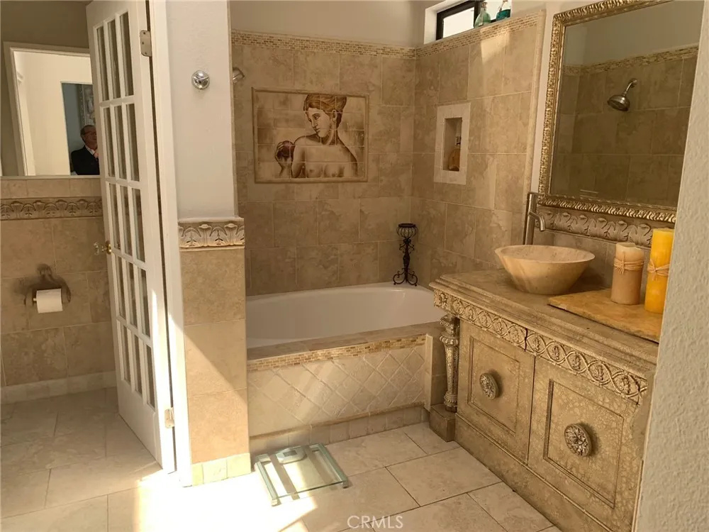 21942 Midcrest Lake Forest, CA 92630