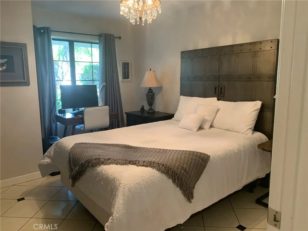 21942 Midcrest Lake Forest, CA 92630