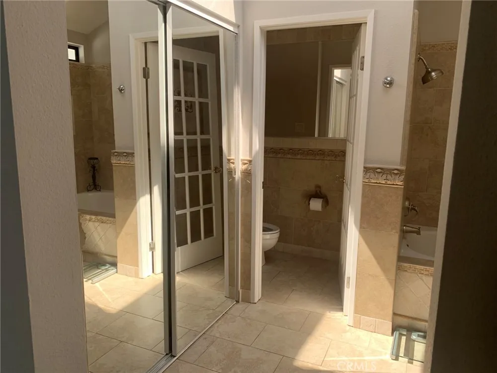 21942 Midcrest Lake Forest, CA 92630