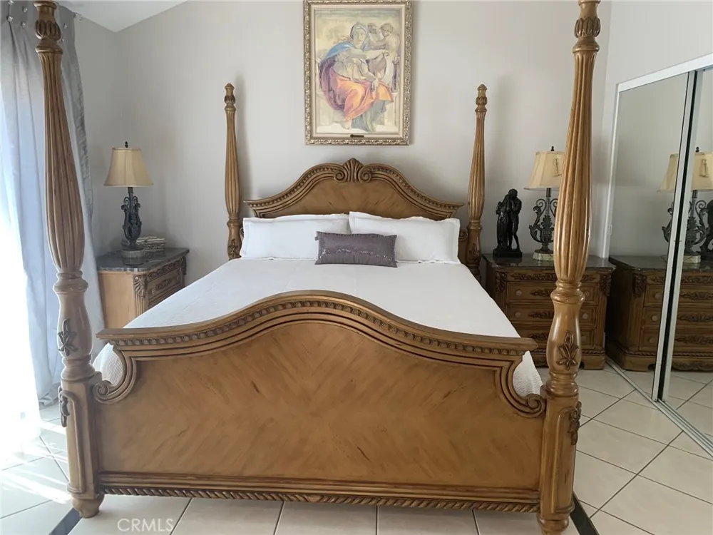 21942 Midcrest Lake Forest, CA 92630
