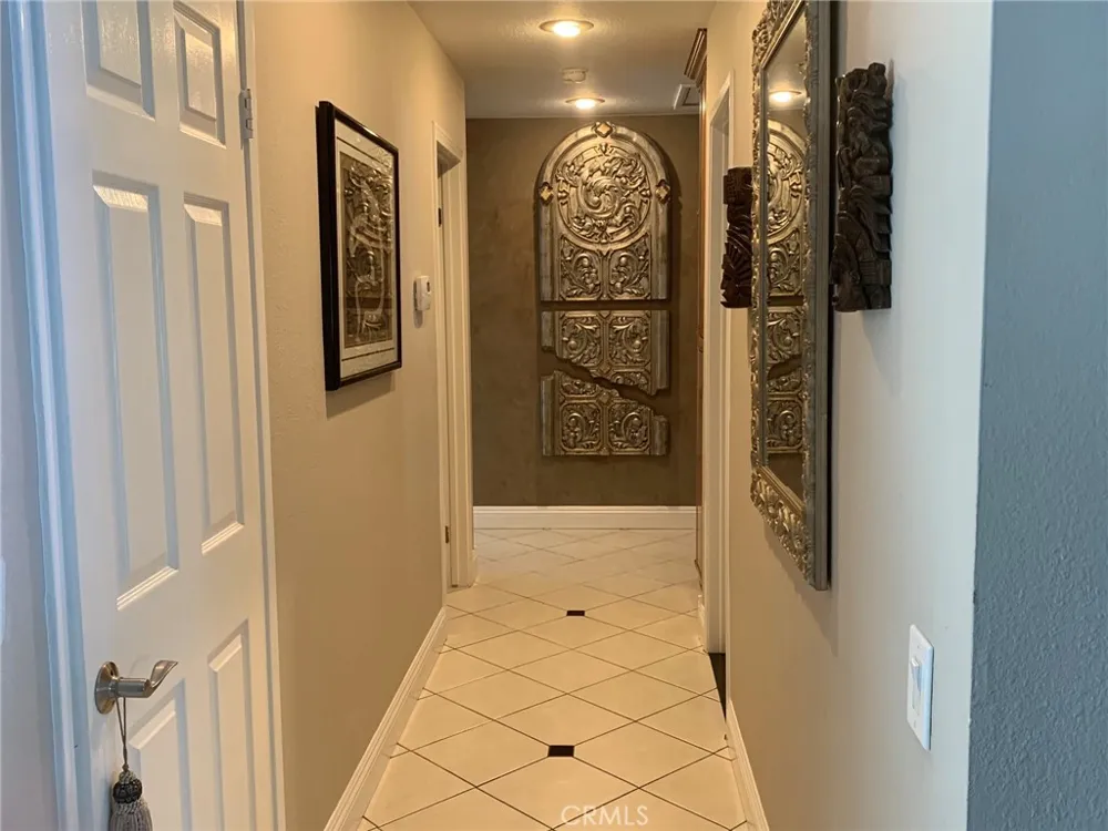 21942 Midcrest Lake Forest, CA 92630