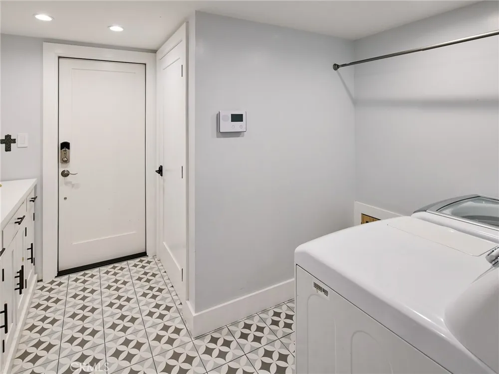 1005 E Walnut El Segundo, CA 90245