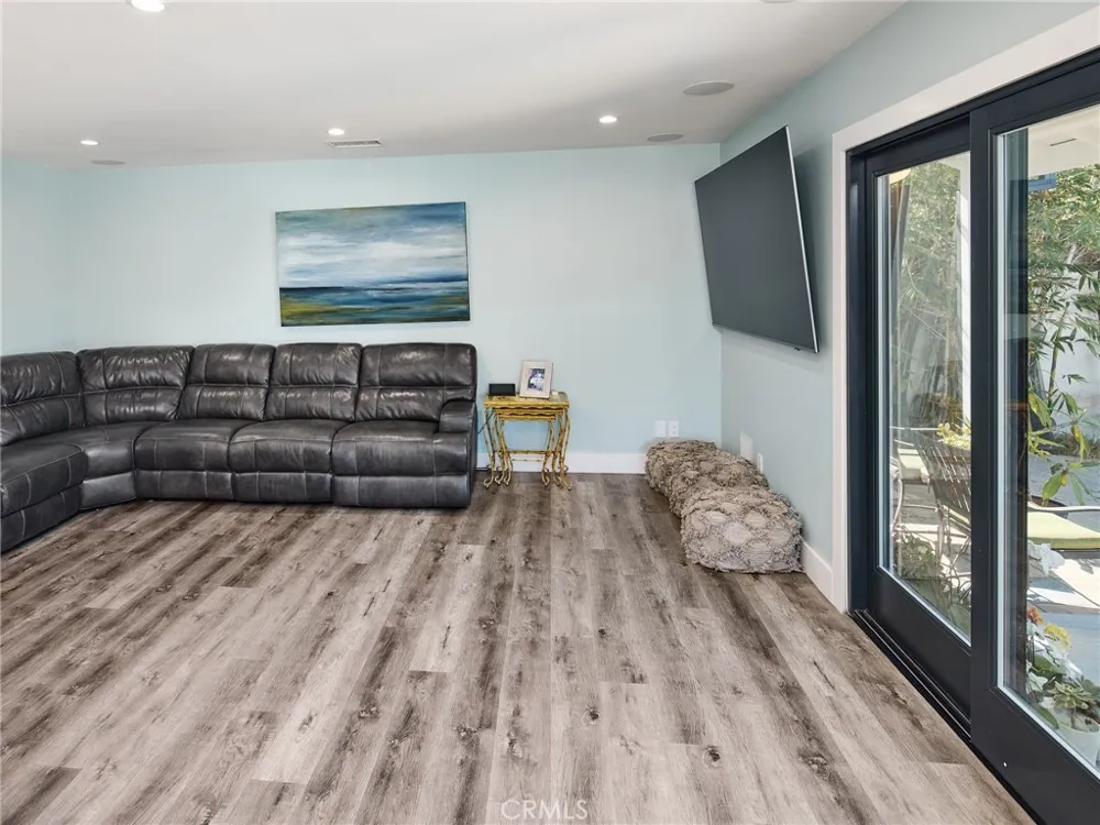 1005 E Walnut El Segundo, CA 90245