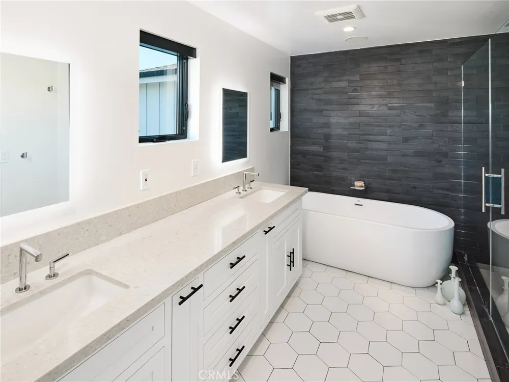 1005 E Walnut El Segundo, CA 90245