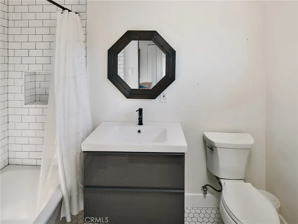 1005 E Walnut El Segundo, CA 90245