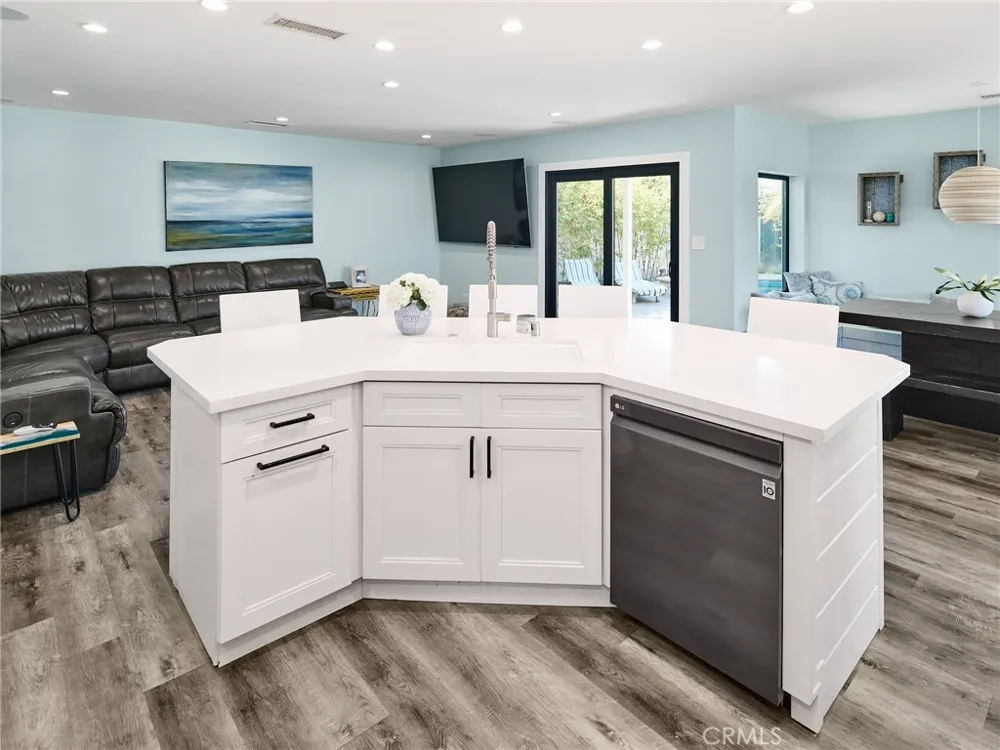 1005 E Walnut El Segundo, CA 90245