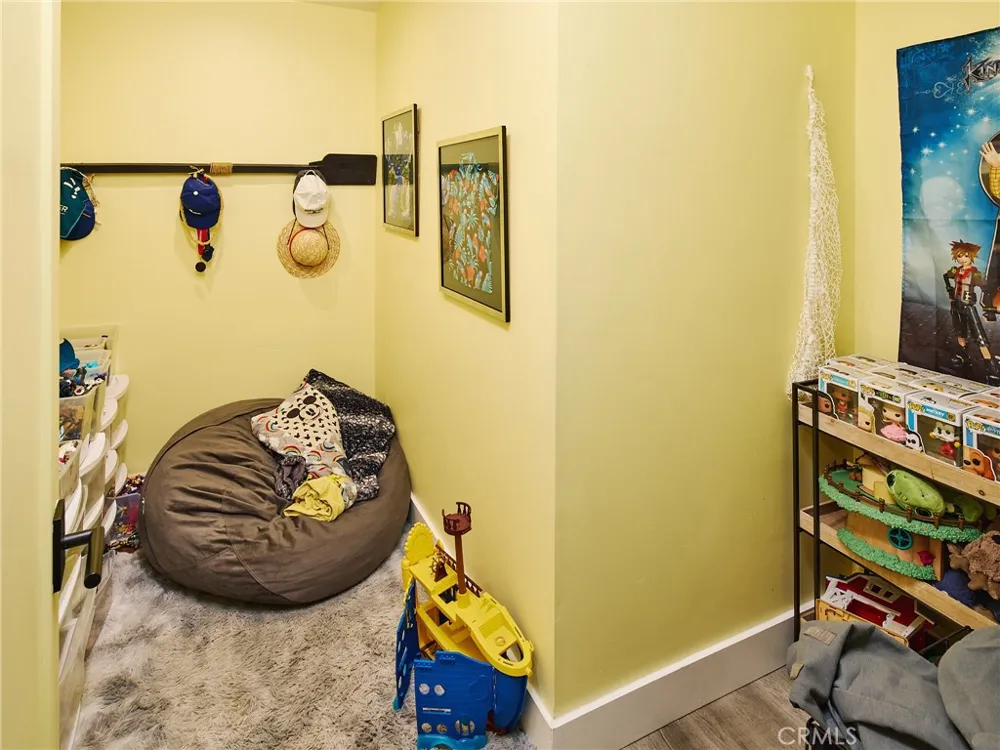 1005 E Walnut El Segundo, CA 90245