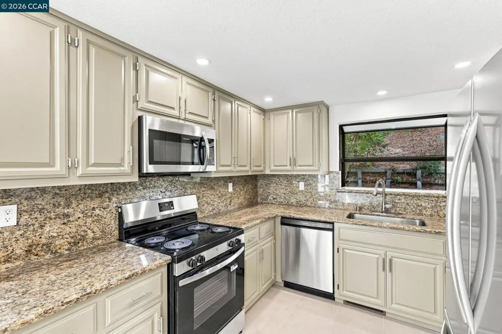 900 Augusta Dr Moraga, CA 94556