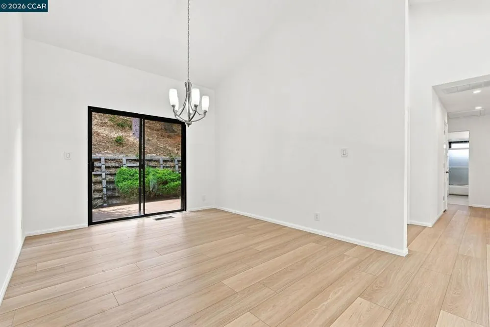 900 Augusta Dr Moraga, CA 94556