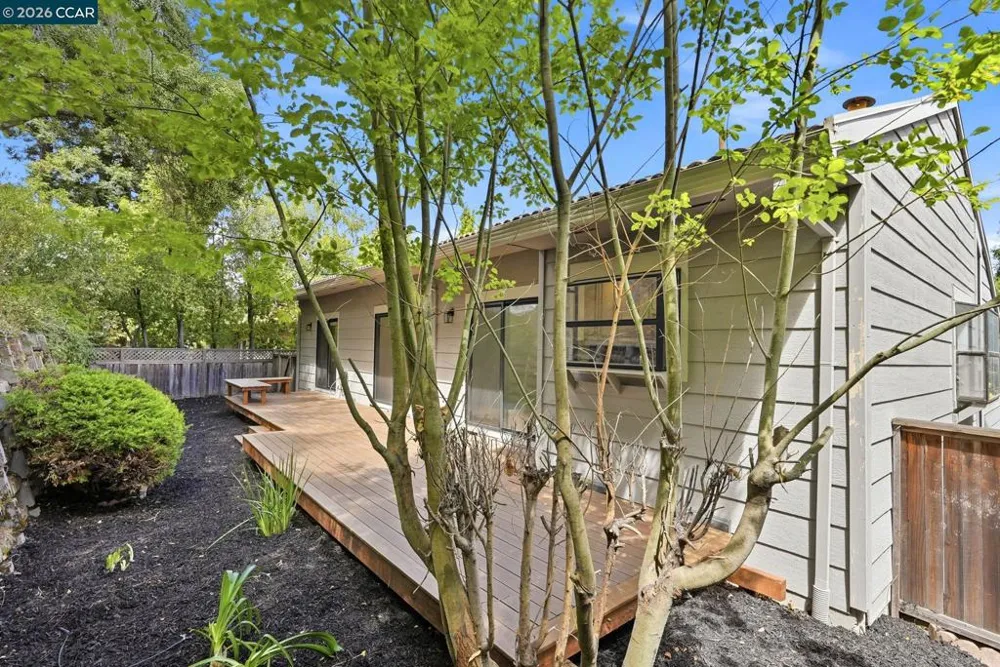 900 Augusta Dr Moraga, CA 94556
