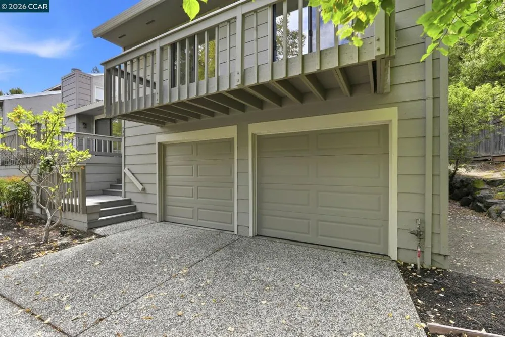 900 Augusta Dr Moraga, CA 94556
