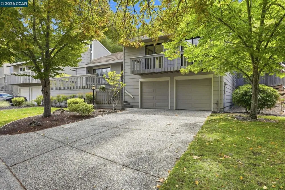 900 Augusta Dr Moraga, CA 94556
