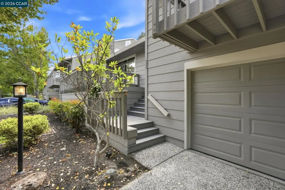 900 Augusta Dr Moraga, CA 94556