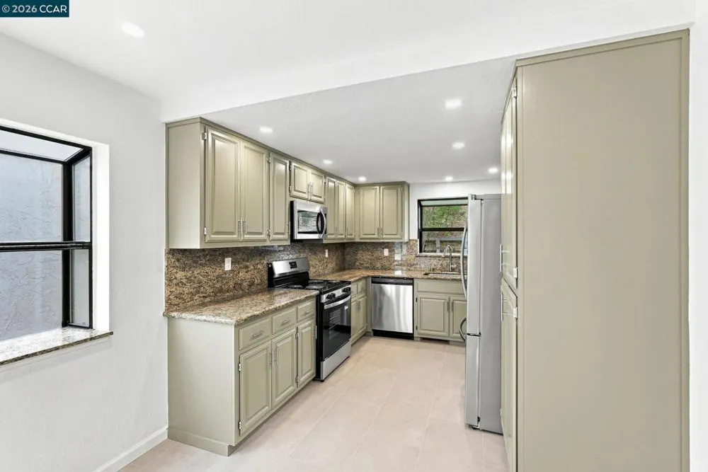 900 Augusta Dr Moraga, CA 94556