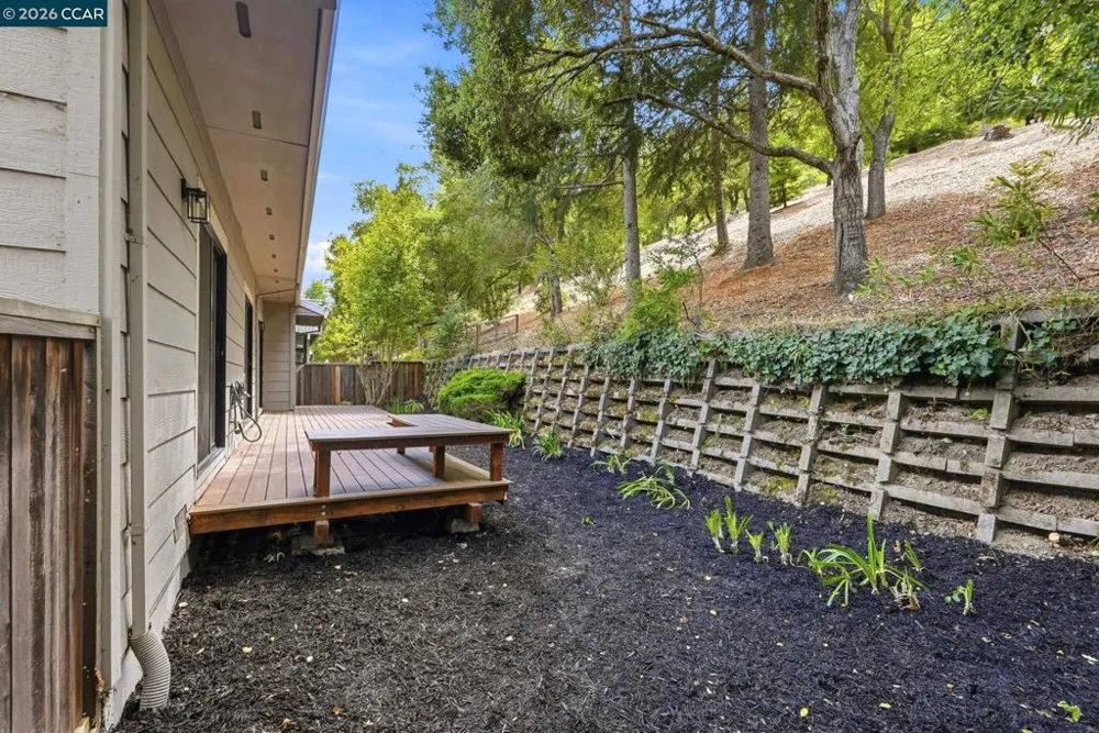 900 Augusta Dr Moraga, CA 94556