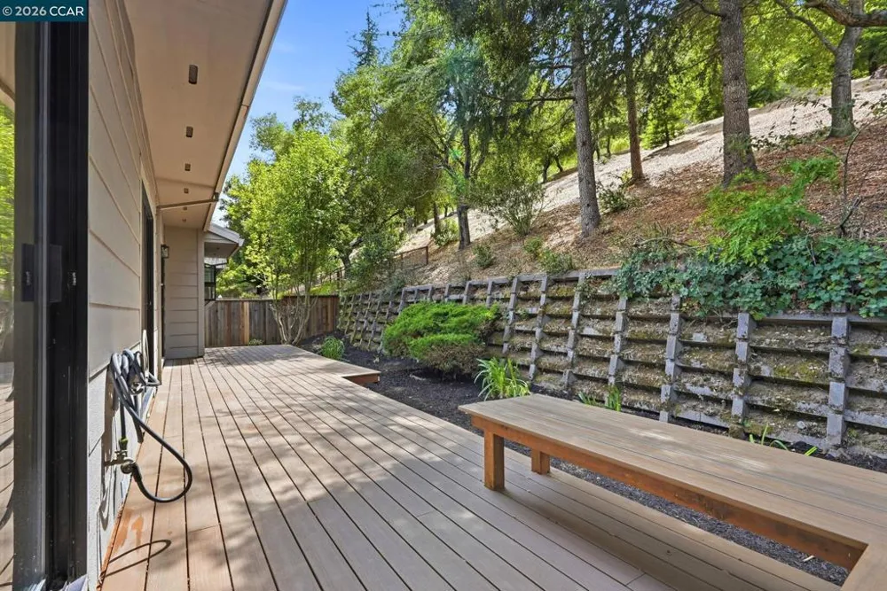 900 Augusta Dr Moraga, CA 94556