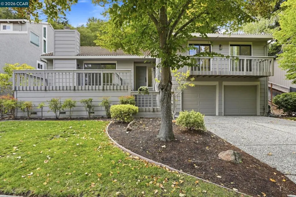 900 Augusta Dr Moraga, CA 94556