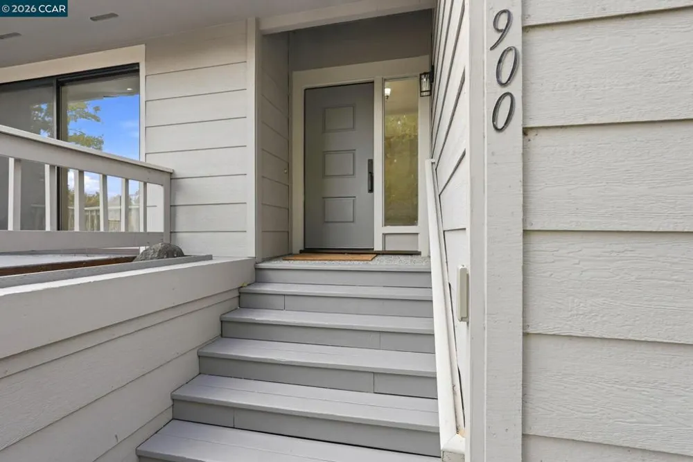 900 Augusta Dr Moraga, CA 94556