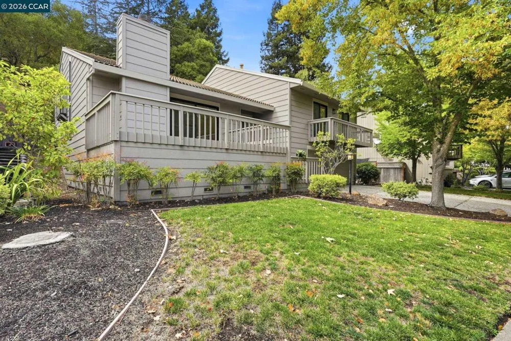 900 Augusta Dr Moraga, CA 94556