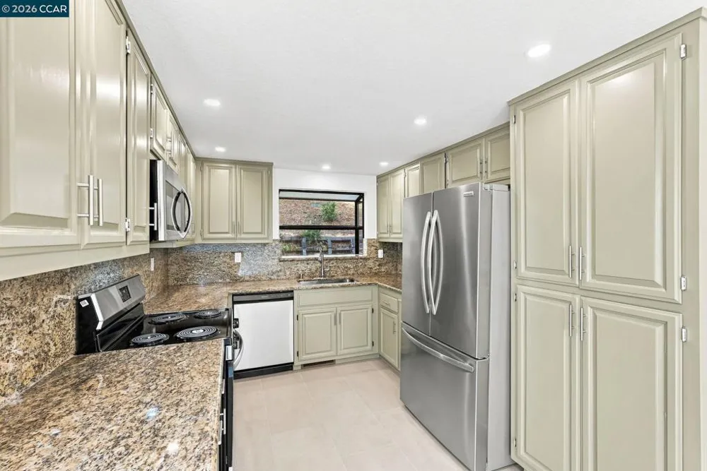 900 Augusta Dr Moraga, CA 94556