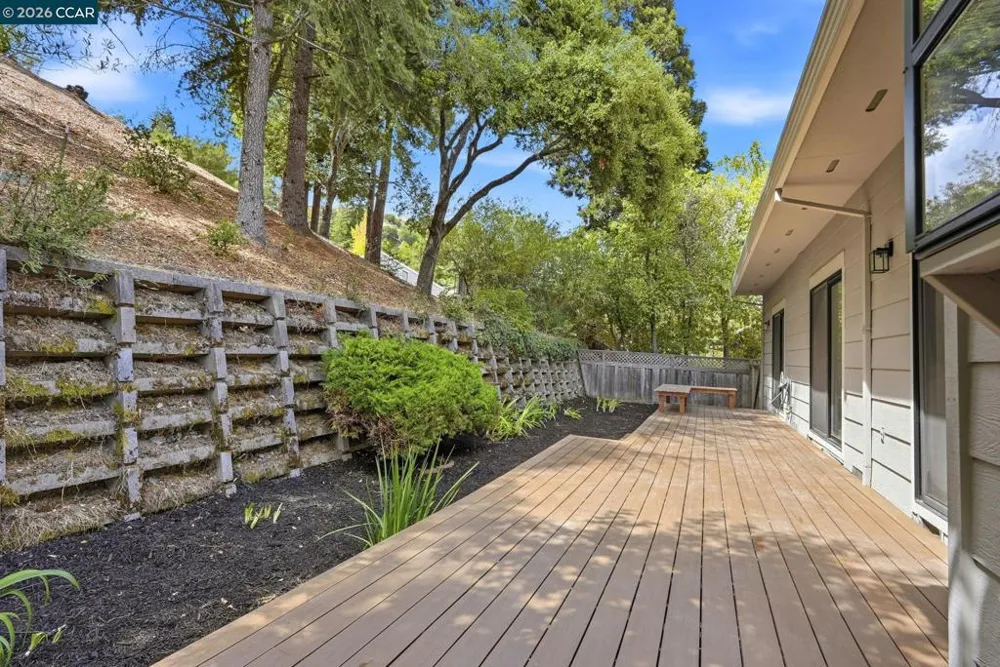 900 Augusta Dr Moraga, CA 94556